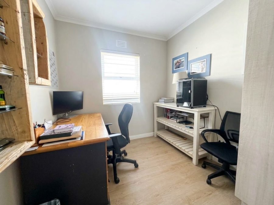 4 Bedroom Property for Sale in Sunningdale Western Cape